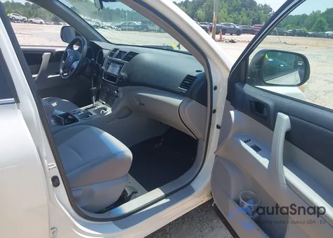 2013 Toyota Highlander Base V6 z USA, uszkodzony, nr VIN 5TDBK3EH7DS238644